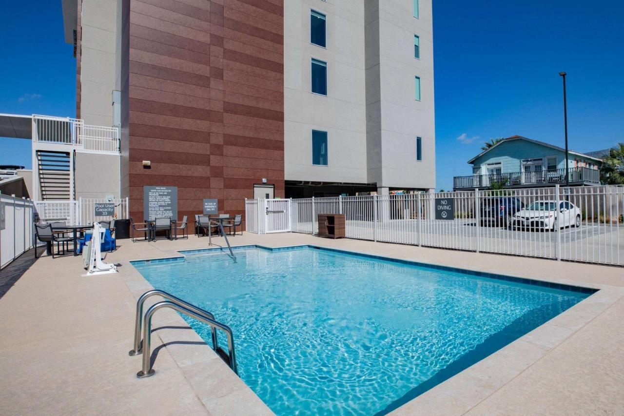 La Quinta Inn & Suites By Wyndham Galveston North At I-45 外观 照片
