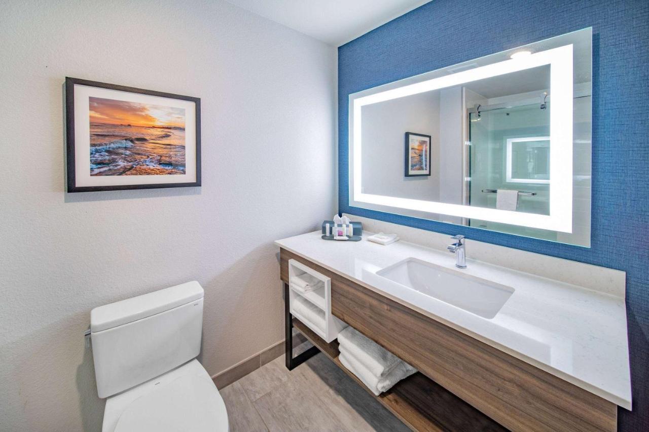 La Quinta Inn & Suites By Wyndham Galveston North At I-45 外观 照片
