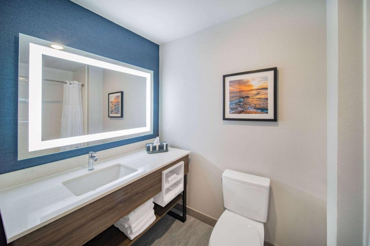 La Quinta Inn & Suites By Wyndham Galveston North At I-45 外观 照片