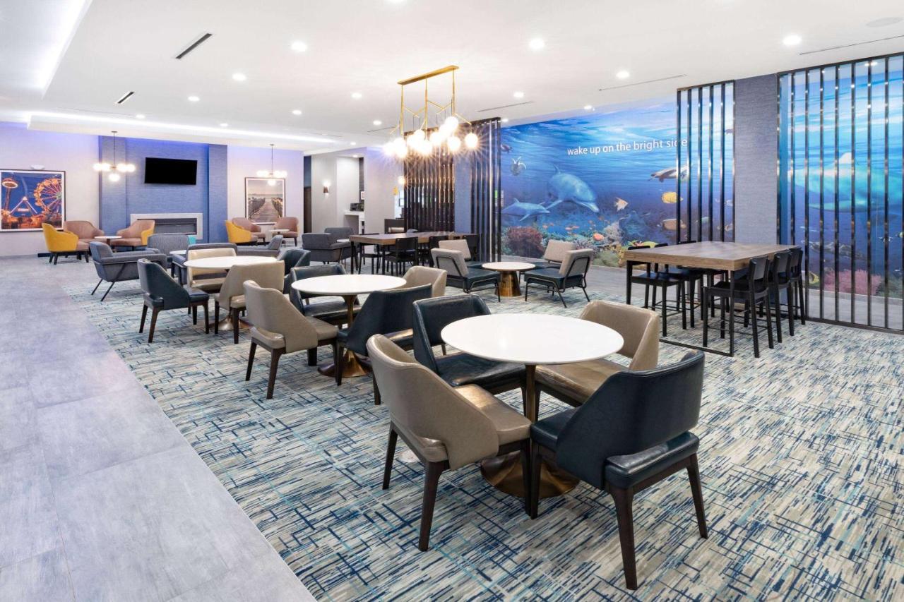 La Quinta Inn & Suites By Wyndham Galveston North At I-45 外观 照片