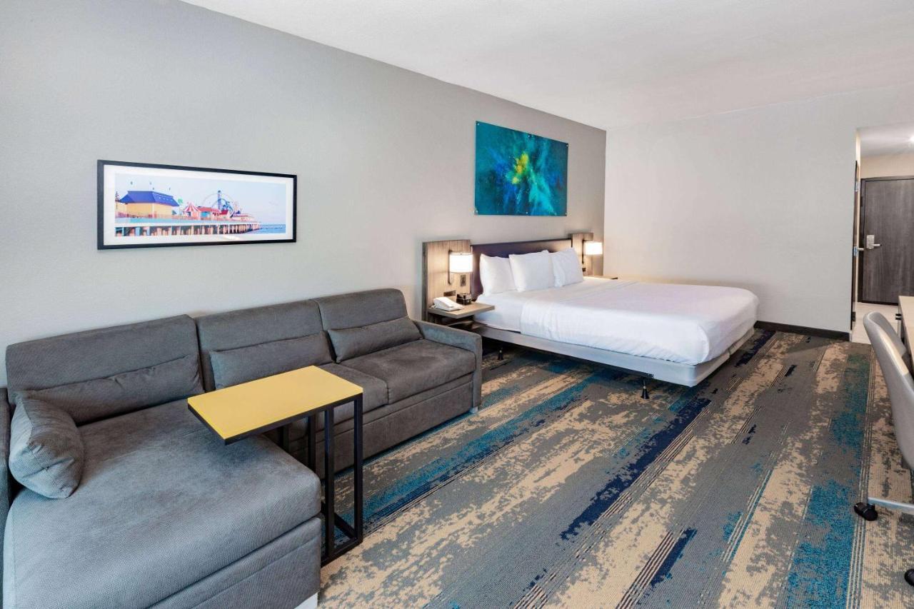 La Quinta Inn & Suites By Wyndham Galveston North At I-45 外观 照片