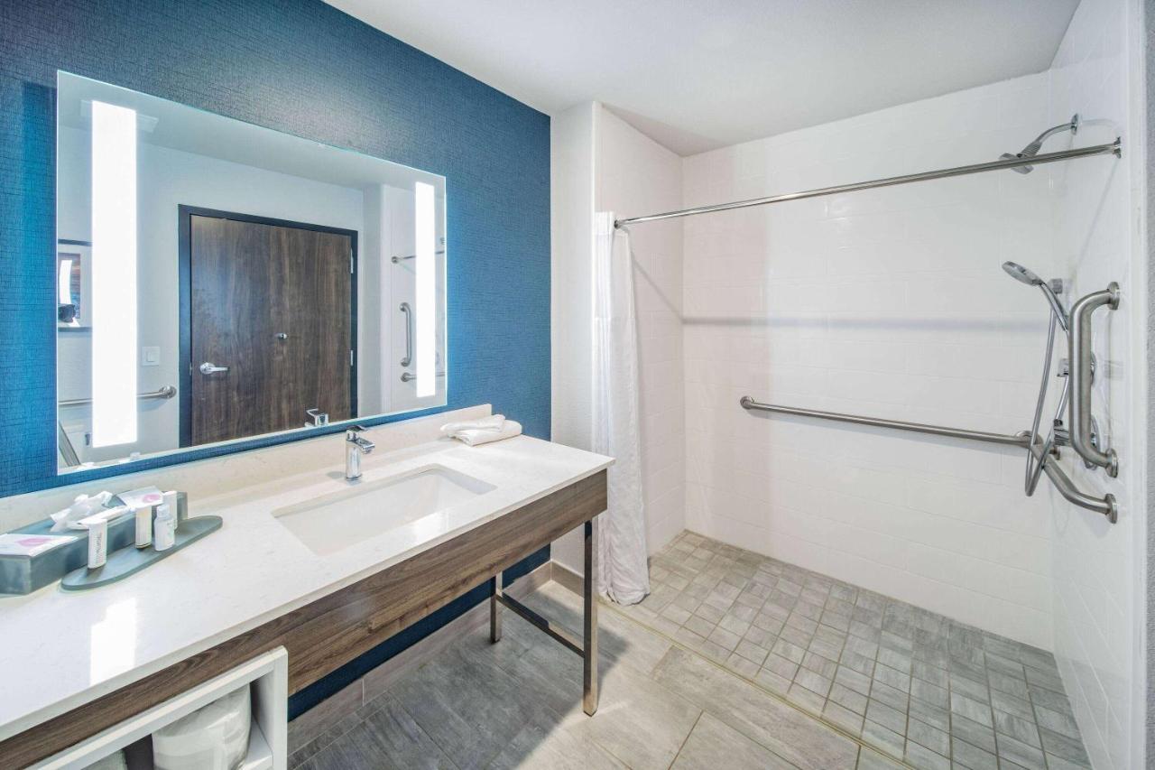 La Quinta Inn & Suites By Wyndham Galveston North At I-45 外观 照片